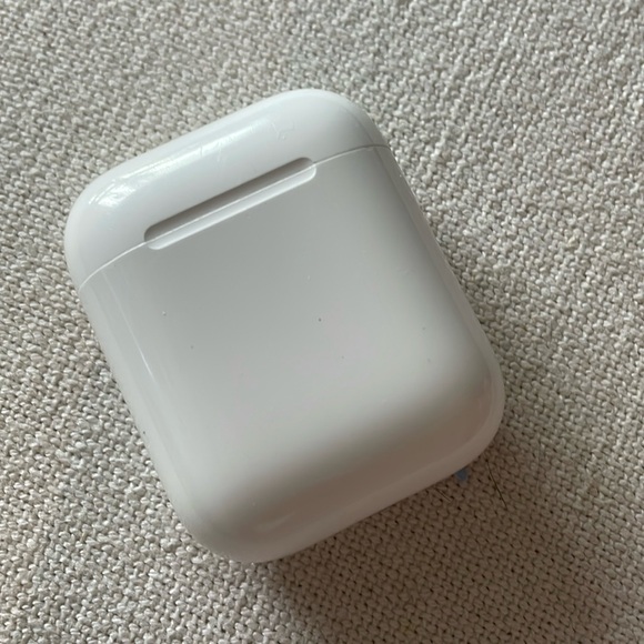 Air pod generation one charging case - Picture 1 of 1